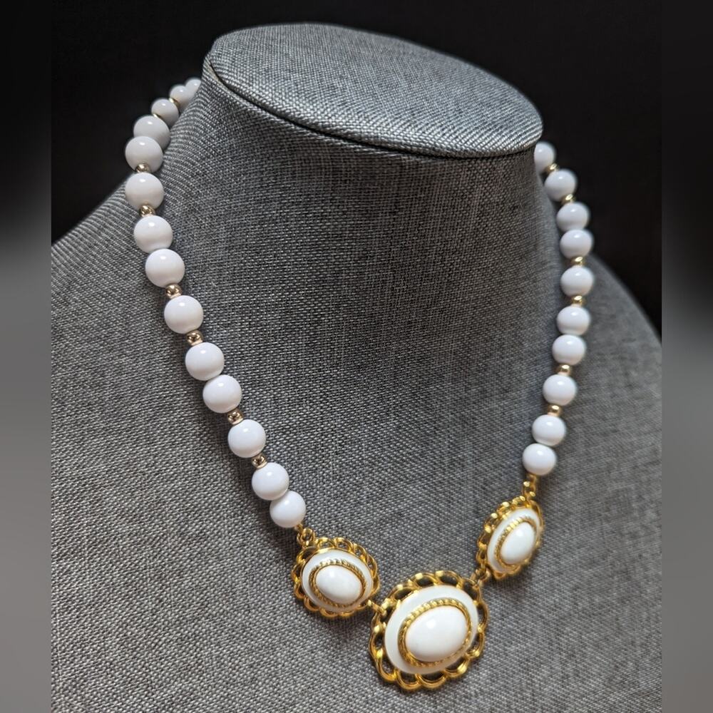 White Beaded Gold Tone Enameled Floral Classic Statement Necklace - Picture 2 of 4